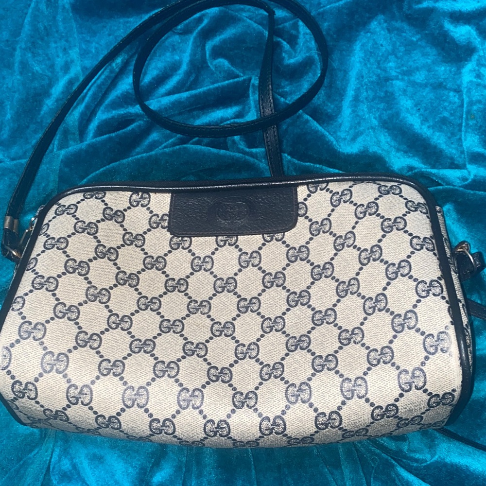 🧂 Old School Gucci Beige and Navy Crossbody Bag 💼